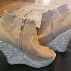 Jeffrey Campbell Havana Last Suede Wedge, Size 6, Tan, Open Toe, Zip Closure